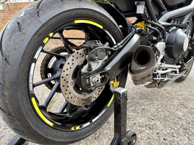 YAMAHA XSR900
