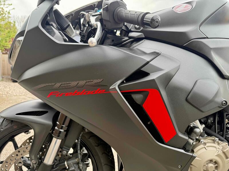 HONDA CBR1000RR Fireblade