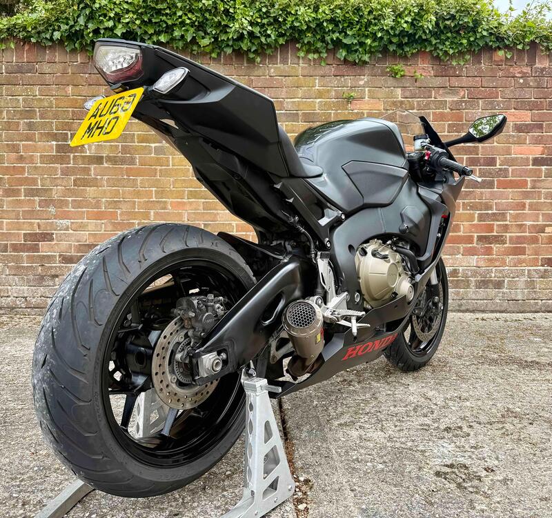 HONDA CBR1000RR Fireblade