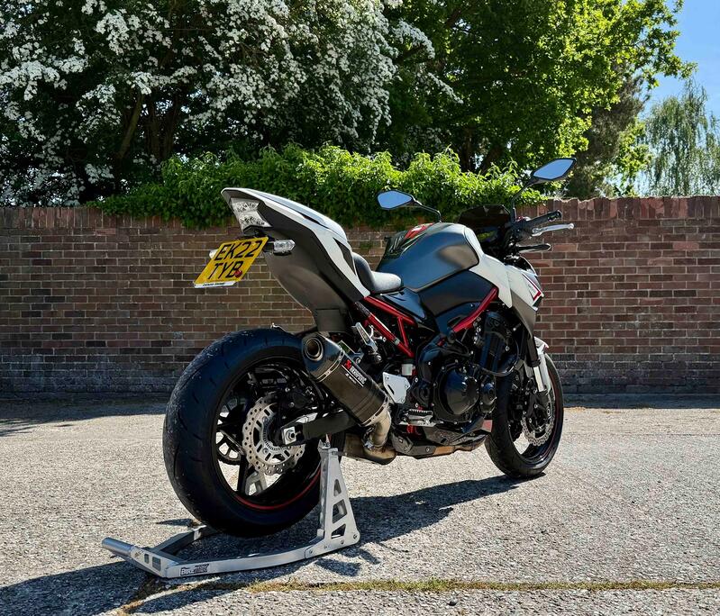 KAWASAKI Z900