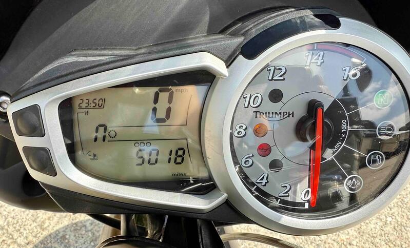 TRIUMPH STREET TRIPLE 675