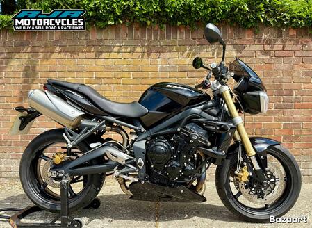 TRIUMPH STREET TRIPLE 675 
