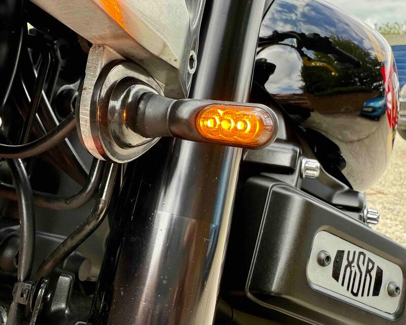 YAMAHA XSR900