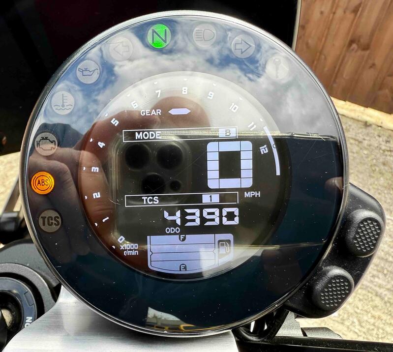 YAMAHA XSR900