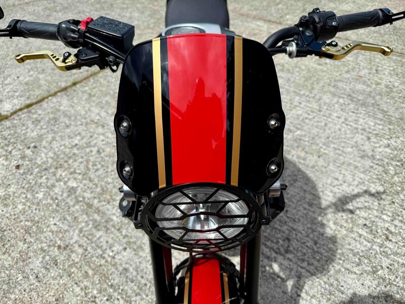 YAMAHA XSR900