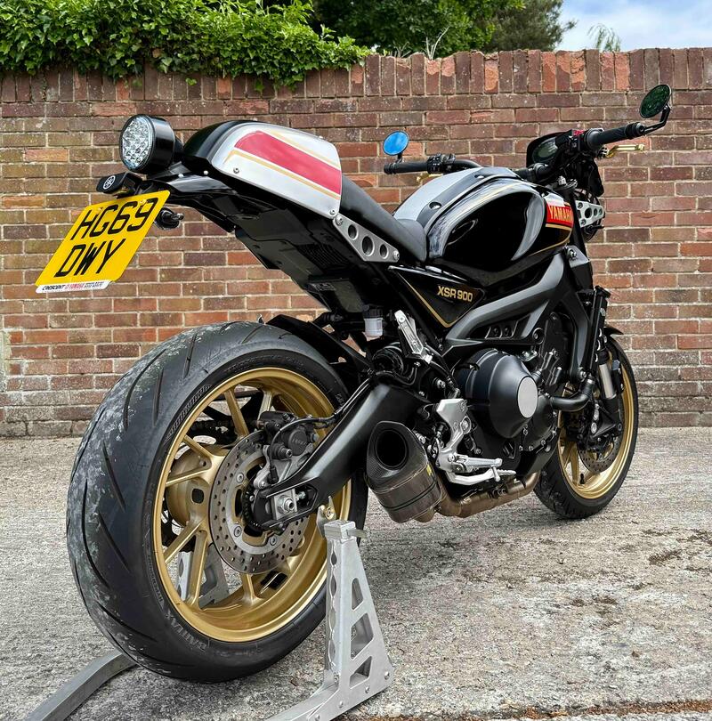 YAMAHA XSR900