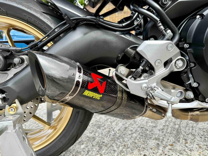 YAMAHA XSR900