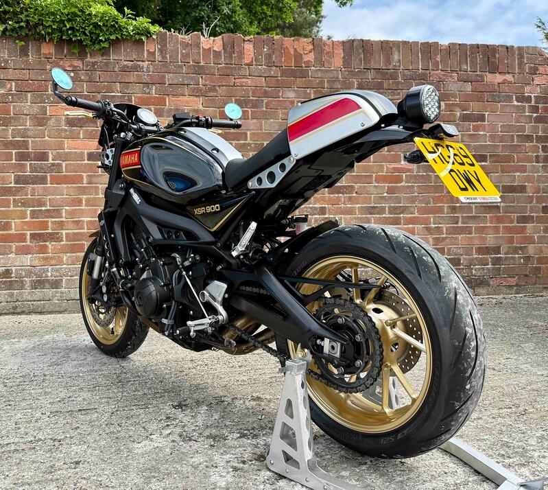YAMAHA XSR900