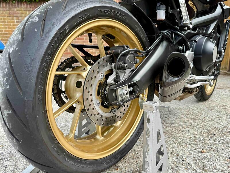 YAMAHA XSR900
