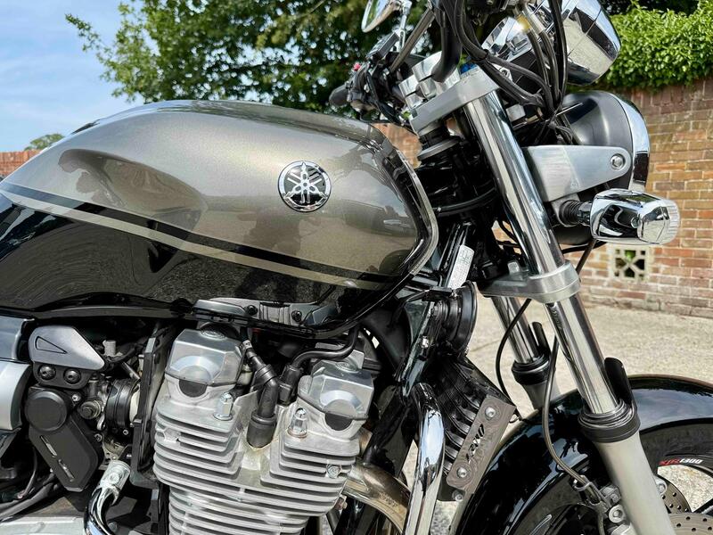 YAMAHA XJR1300