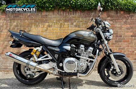 YAMAHA XJR1300 