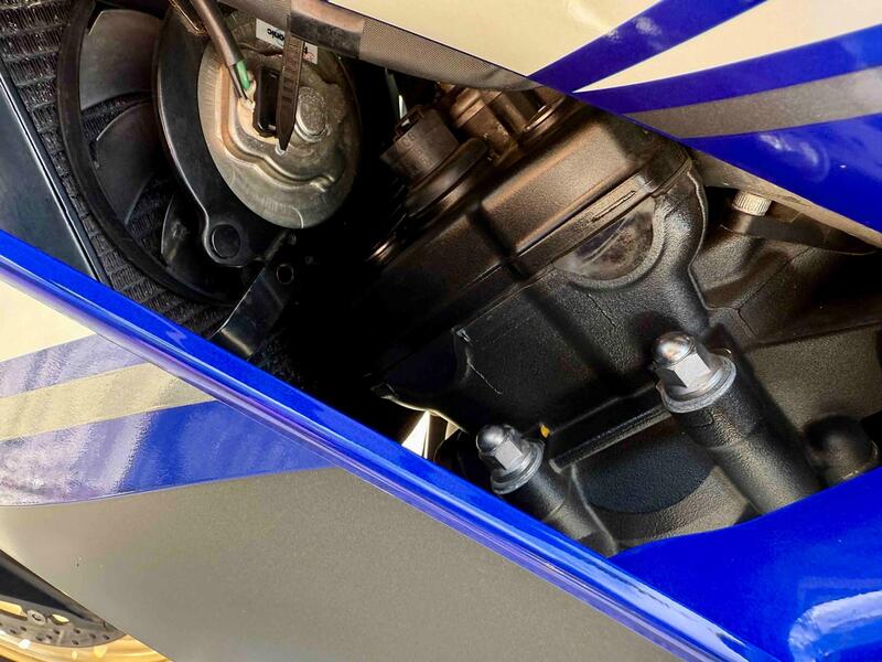 YAMAHA R1