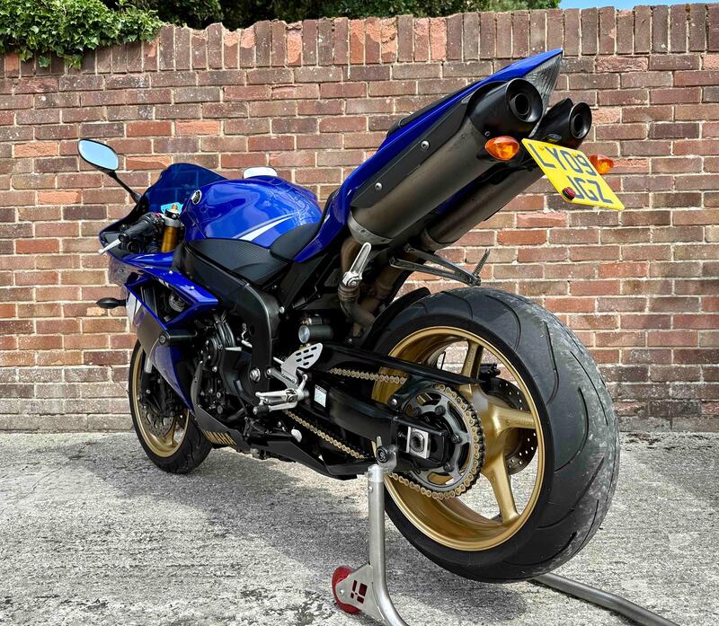 YAMAHA R1