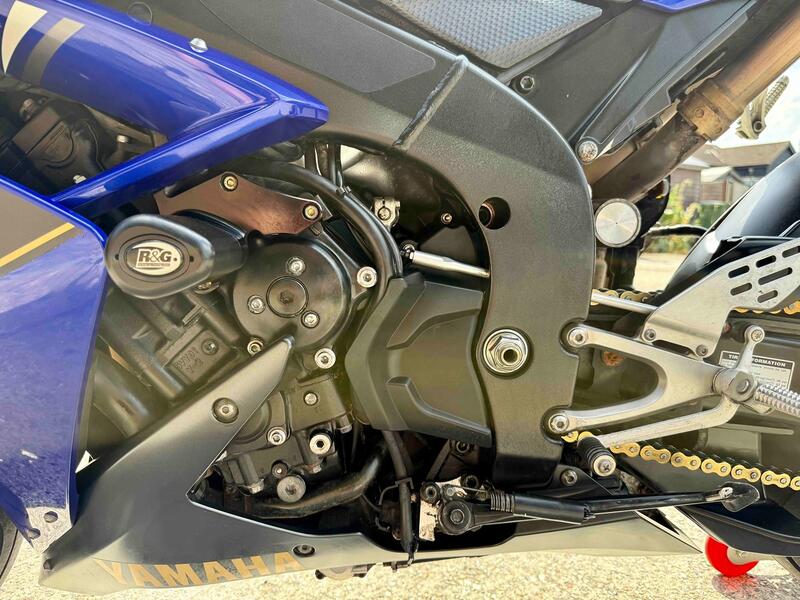 YAMAHA R1