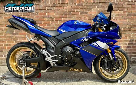 YAMAHA R1 