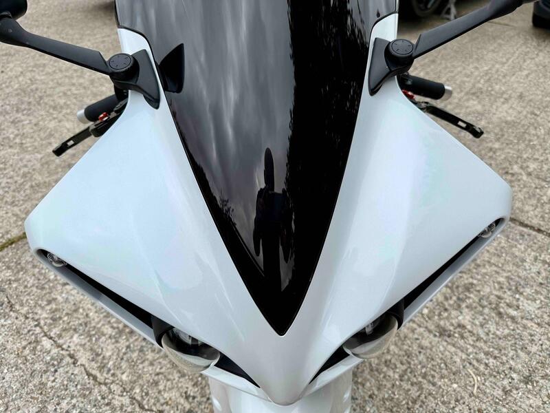 View YAMAHA R1 