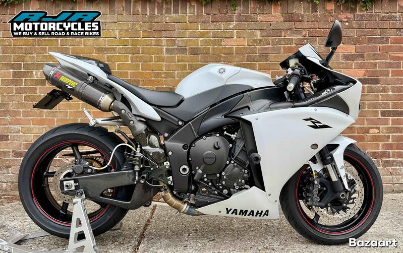 View YAMAHA R1 