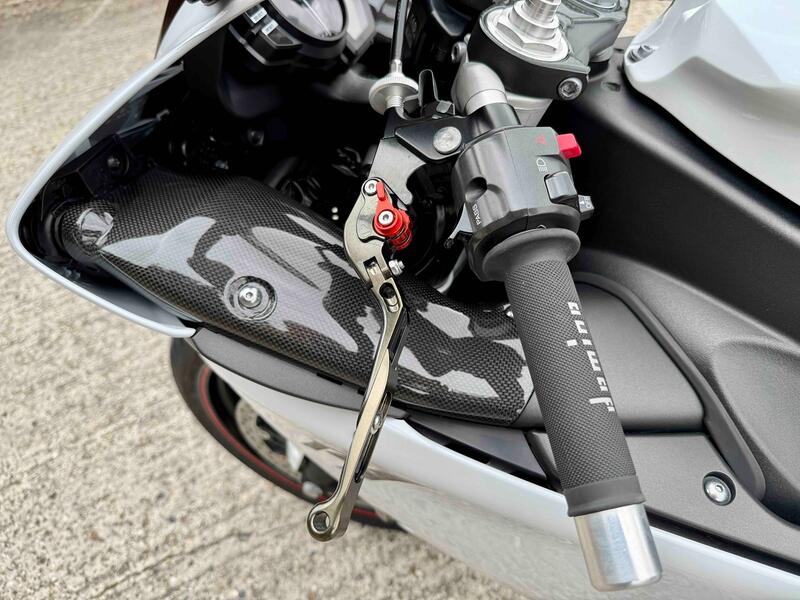 YAMAHA R1