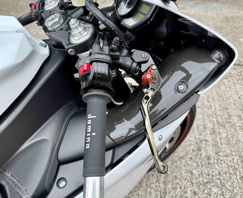 YAMAHA R1
