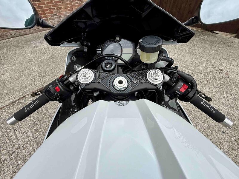 YAMAHA R1
