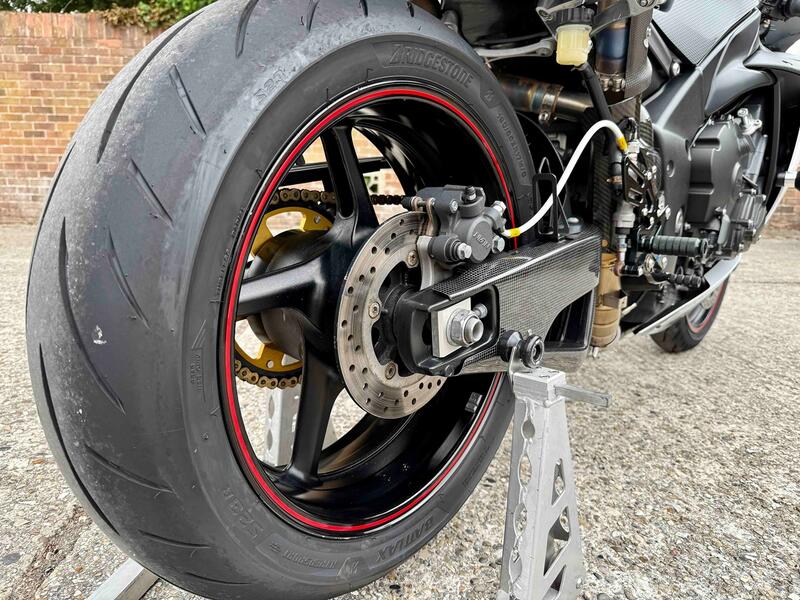 YAMAHA R1