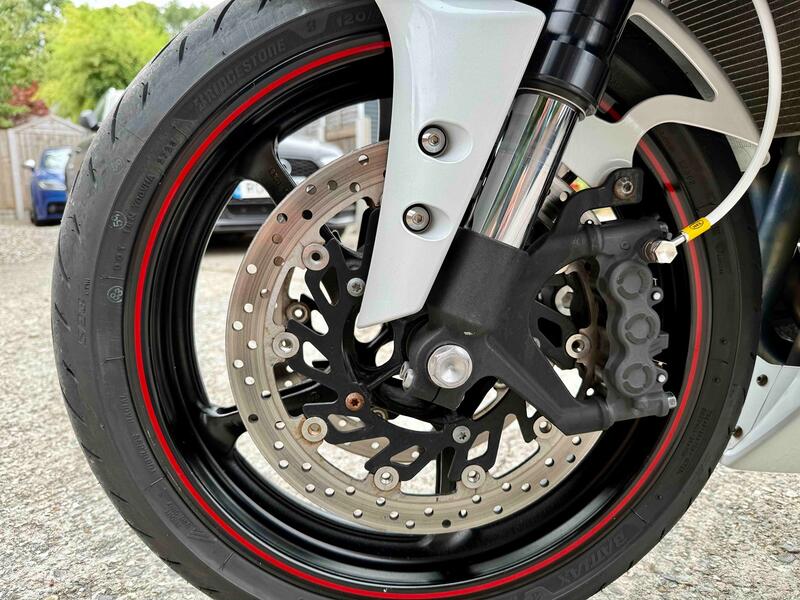 YAMAHA R1