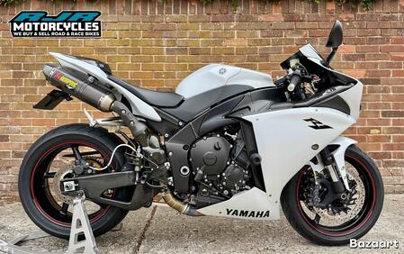 YAMAHA R1 