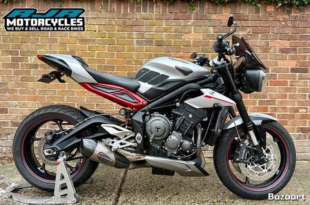TRIUMPH STREET TRIPLE 765 R