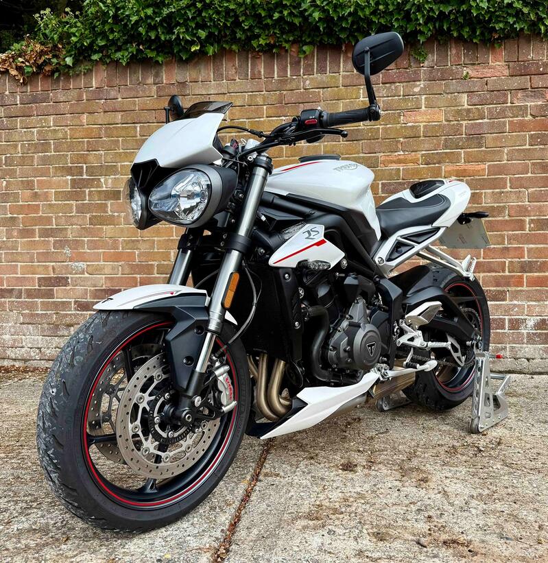 View TRIUMPH STREET TRIPLE 765 RS