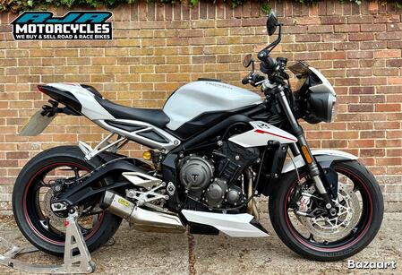 TRIUMPH STREET TRIPLE 765 RS
