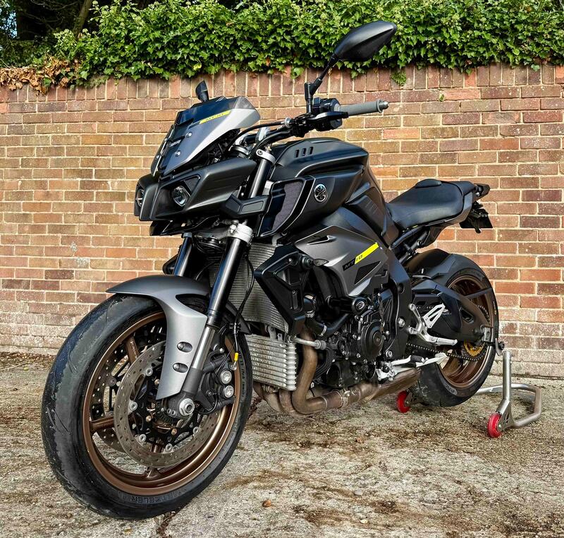 View YAMAHA MT-10 