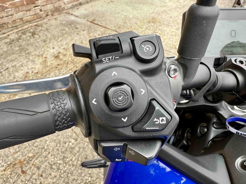 YAMAHA MT-09