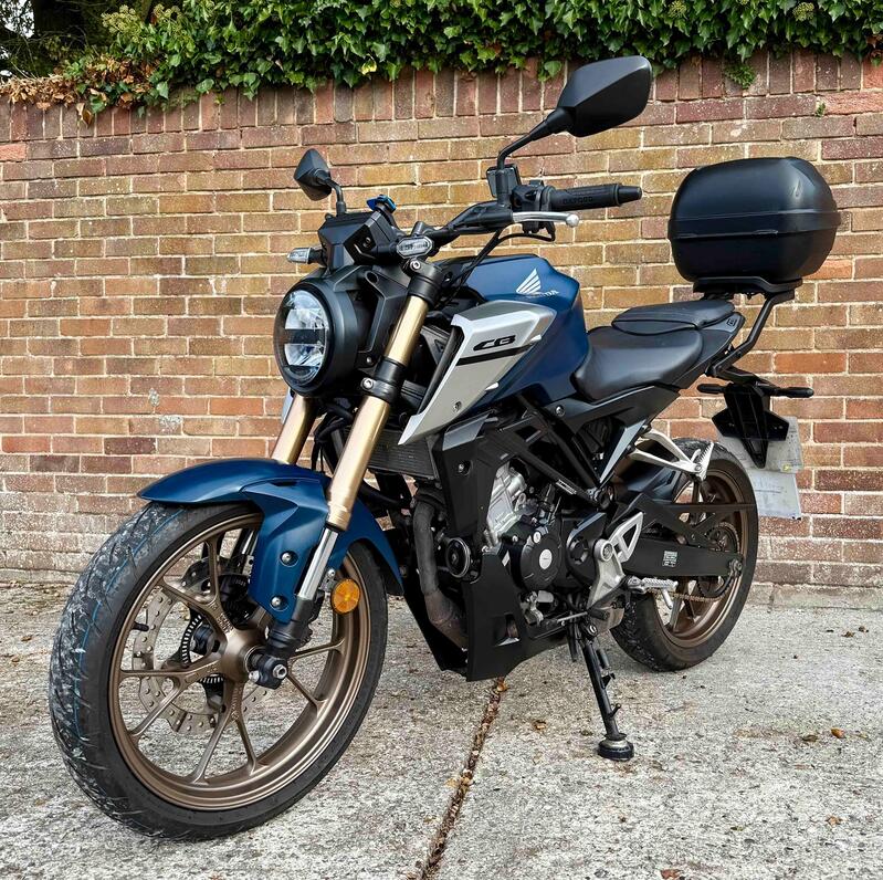 View HONDA CB125R 