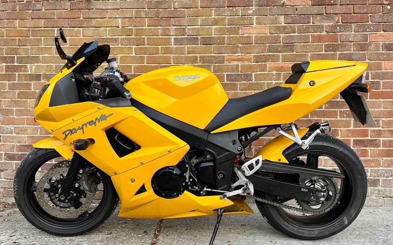 View TRIUMPH DAYTONA 650 