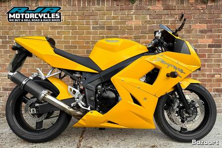 TRIUMPH DAYTONA 650 