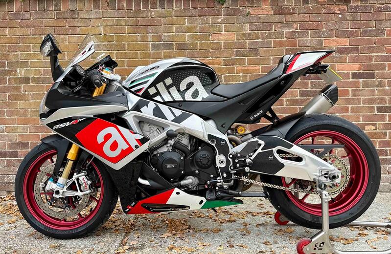 View APRILIA RSV4 1000 RF