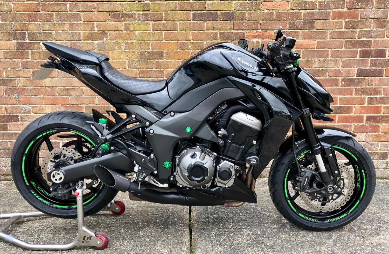 Kawasaki sales zr 1000