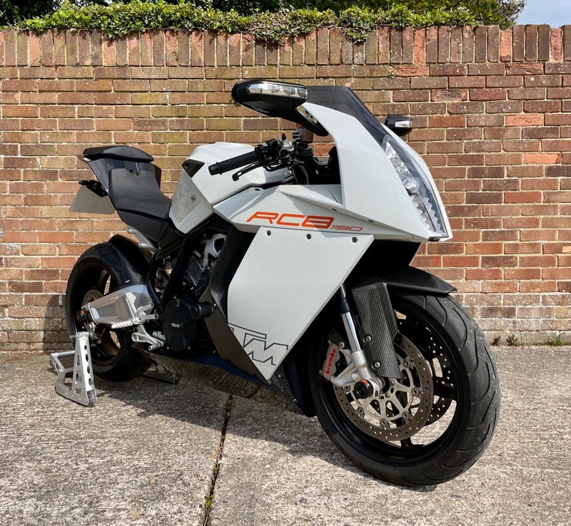 View KTM 1190 RC8