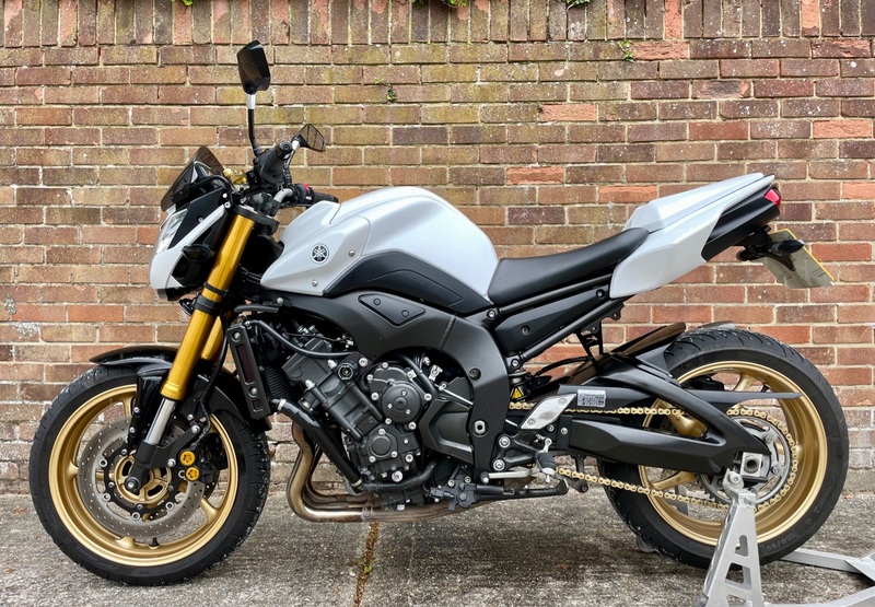 YAMAHA FZ8
