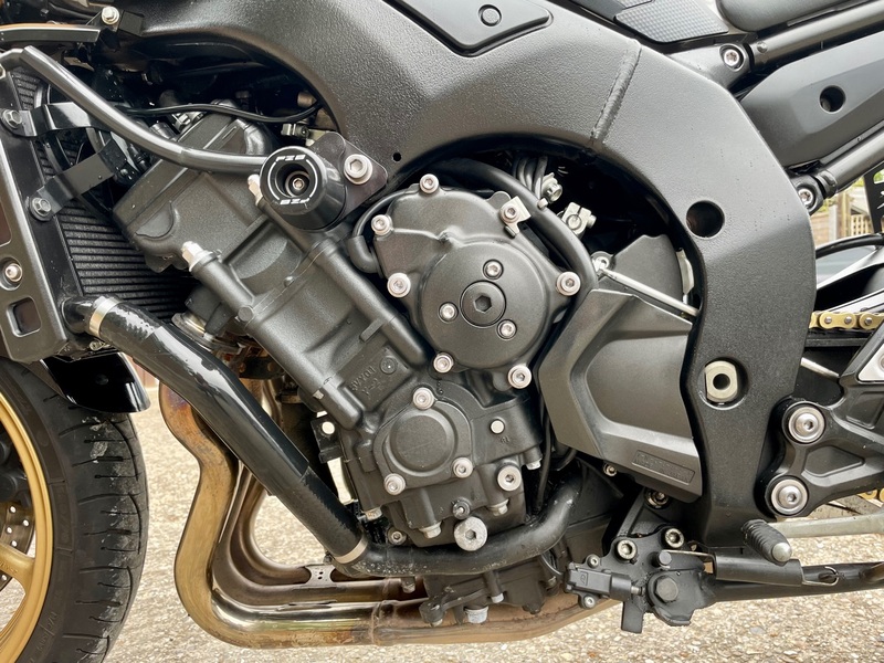 YAMAHA FZ8
