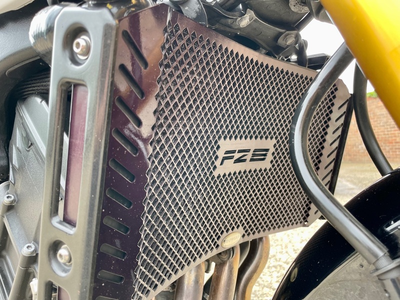 YAMAHA FZ8