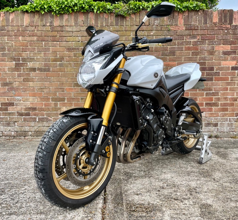 YAMAHA FZ8