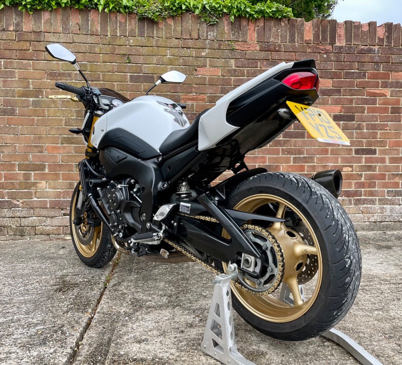 YAMAHA FZ8