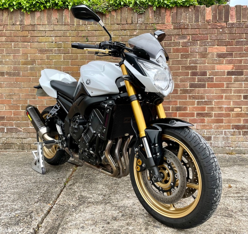 YAMAHA FZ8