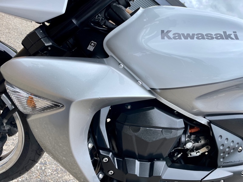 KAWASAKI ZR