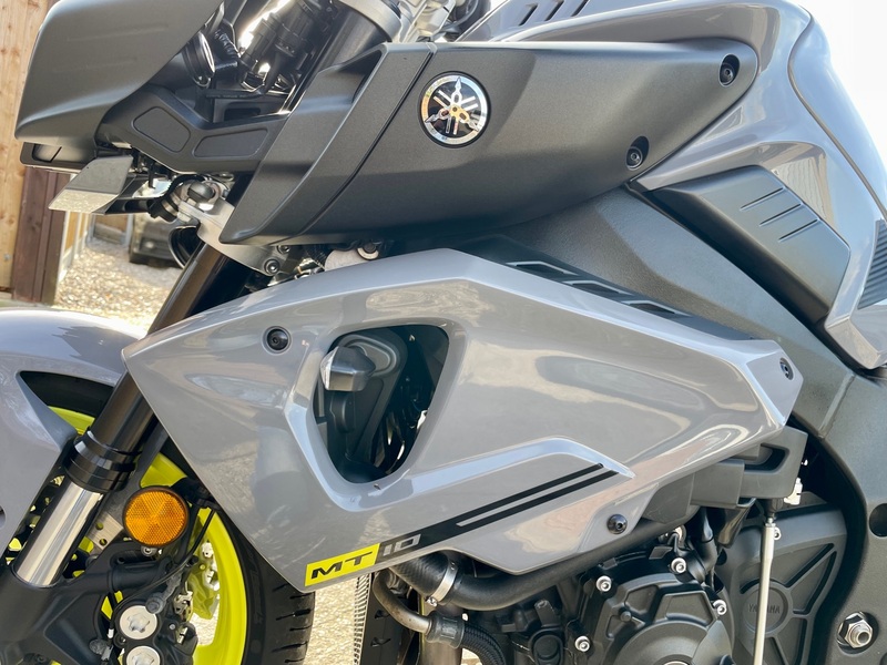 YAMAHA MT-10