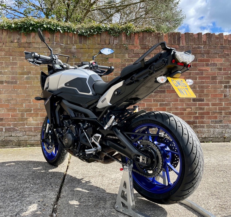YAMAHA MT-09