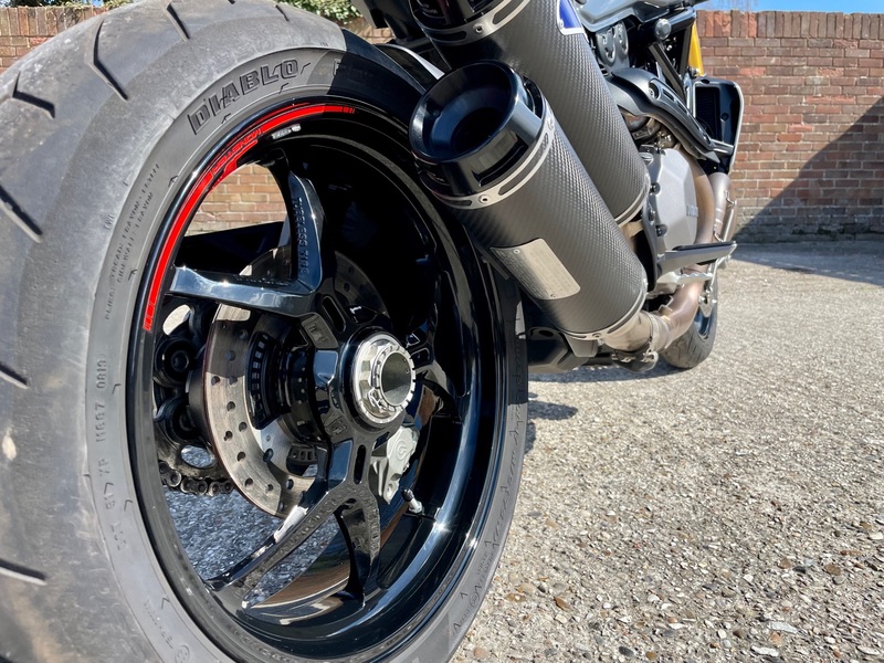 DUCATI MONSTER 1200