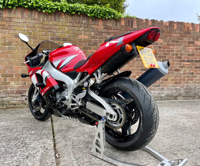 YAMAHA YZF-R1