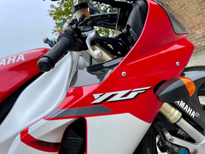 YAMAHA YZF-R1